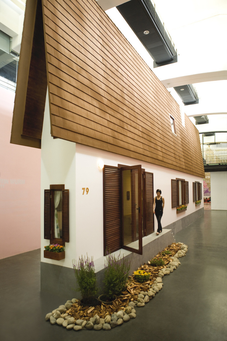 Jérôme Sans - Erwin Wurm, Narrow House