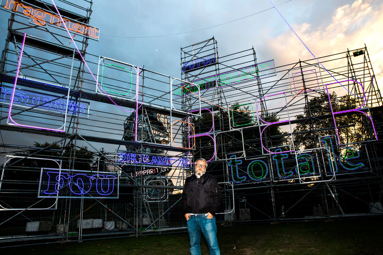 Jérôme Sans - 4. Tobias Rehberger et Thylacine, Paysage vu à travers un point d'observation 2016_Nuit Blanche avec le Grand Paris Express