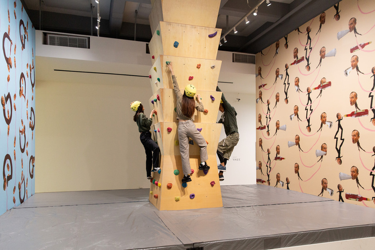 Jérôme Sans - 7. Erwin Wurm_One Minute in Taipei_2020_TFAM