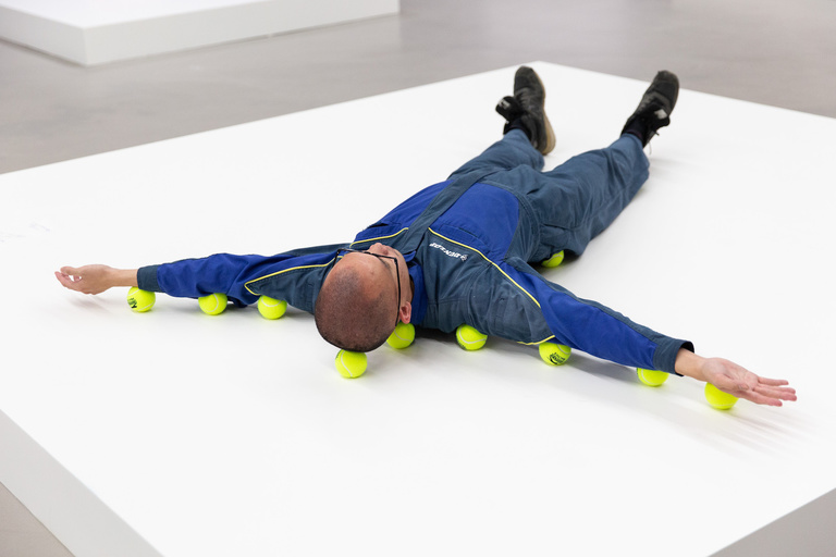 Jérôme Sans - 9. Erwin Wurm_One Minute in Taipei_2020_TFAM