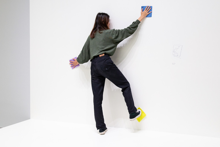 Jérôme Sans - 11. Erwin Wurm_One Minute in Taipei_2020_TFAM