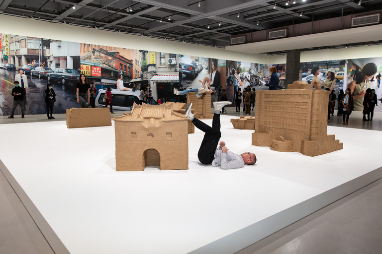 Jérôme Sans - 14. Erwin Wurm_One Minute in Taipei_2020_TFAM.jpeg