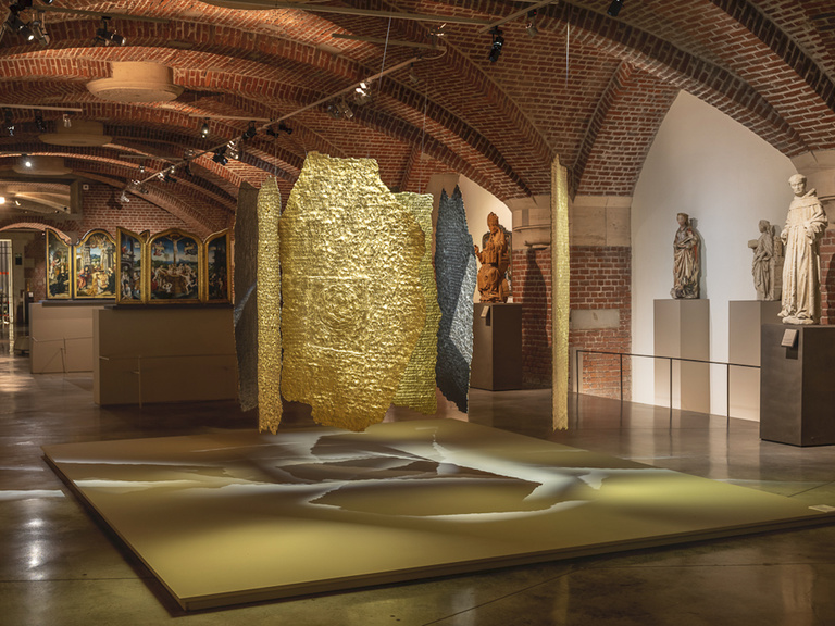 Jérôme Sans - Olga de Amaral, Estela, Golden Room, 2019, Eldorado © photo Florian Kleinefenn