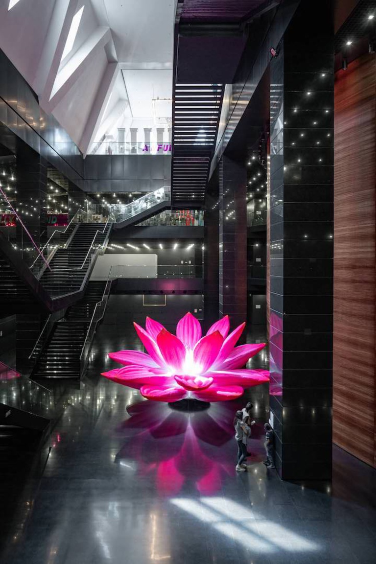 Jérôme Sans - Choi Jeong Hwa_Breathing Flower 2019 © Janarbek Amankulov:Saparlas_Racing the Galaxy, Kazakhstan