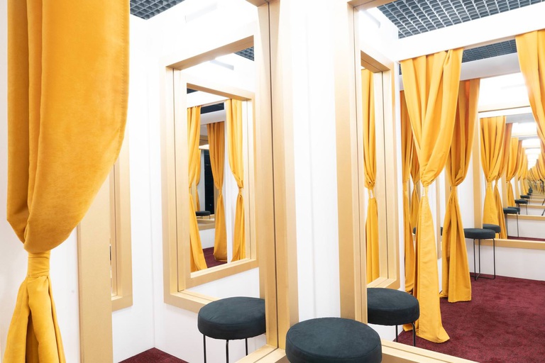 Jérôme Sans - Leandro Erlich_Changing Rooms © Janarbek Amankulov:Saparlas_Racing the Galaxy, Kazakhstan