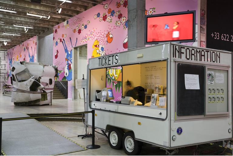 Jérôme Sans - Michael Lin, Exposition Notre Histoire, Palais de Tokyo, Paris, 2006 © Palais de Tokyo : Kleinefenn
