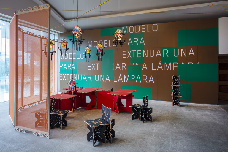 Jérôme Sans - Rafael Domenech, Modelo para extenuar una lampara, Exhibition view Shake your Body, Lago/Algo, Mexico City, 2022 ©Ramiro Chaves 1 copie.jpg