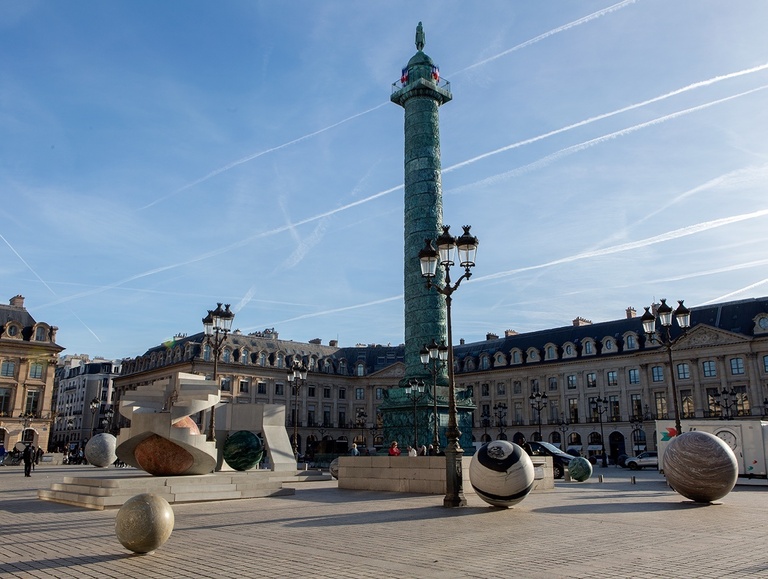 Jérôme Sans - Au cours des mondes Alicja Kwade Place Vendôme, 2022