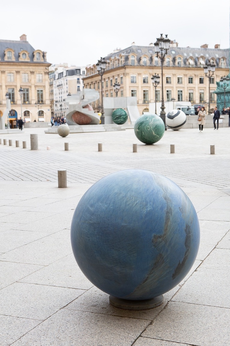 Jérôme Sans - Au cours des mondes Alicja Kwade Place Vendôme, 2022