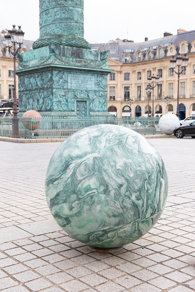 Jérôme Sans - Au cours des mondes Alicja Kwade Place Vendôme, 2022